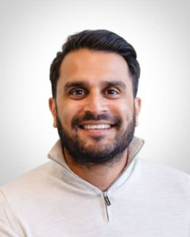 Portrait photo of Aaron Sunnar