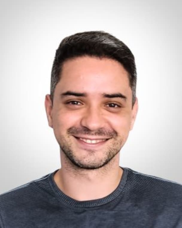 Portrait photo of Marcos Souza