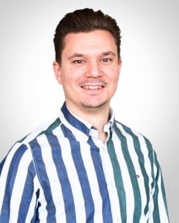 Portrait photo of Tony Riedel