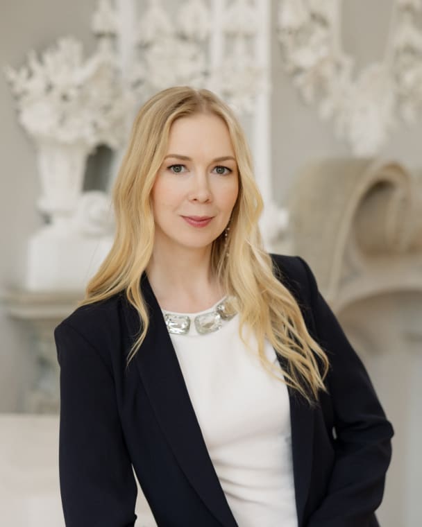 Portrait photo of Kelli Parkja