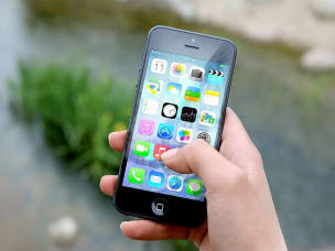 iPhone in der Hand