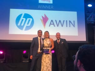 foto scattata durante il ritiro del premio HP&Awin