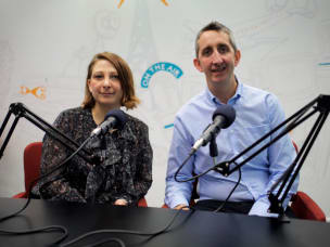 Kevin Edwards mit Kate Knight am Mikrofon