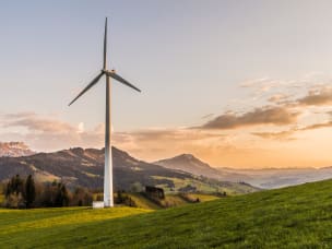 Windrad im Sonnenuntergang