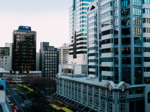 Skyscraper scenery amid Silicon Valley Bank closure, commented by Awin CEo Adam Ross