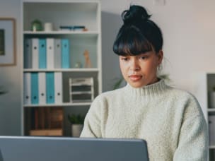 Person using WordPress plugins to launch their lucrative affiliate marketing programme