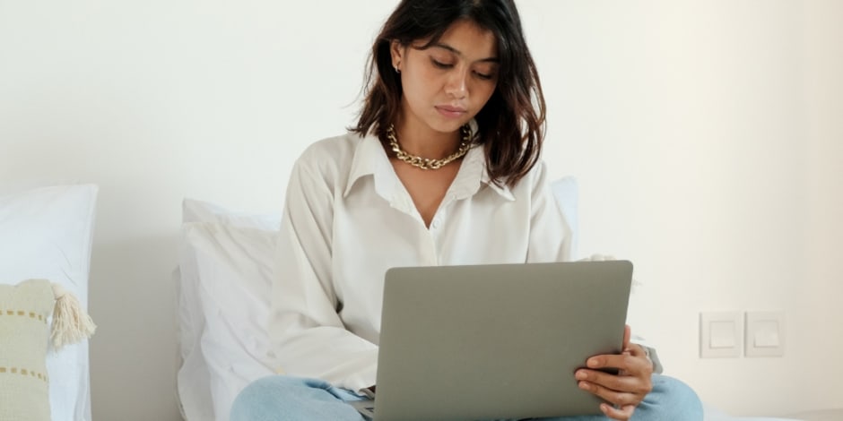 Person optimising their influencer marketing campaign with subnetworks on Awin