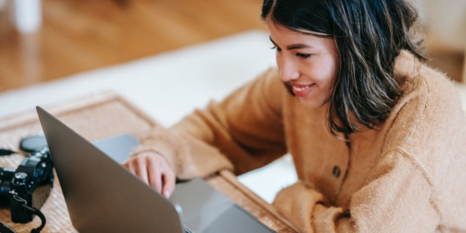 Person informing themself about the new Awin features for optimization to digital success