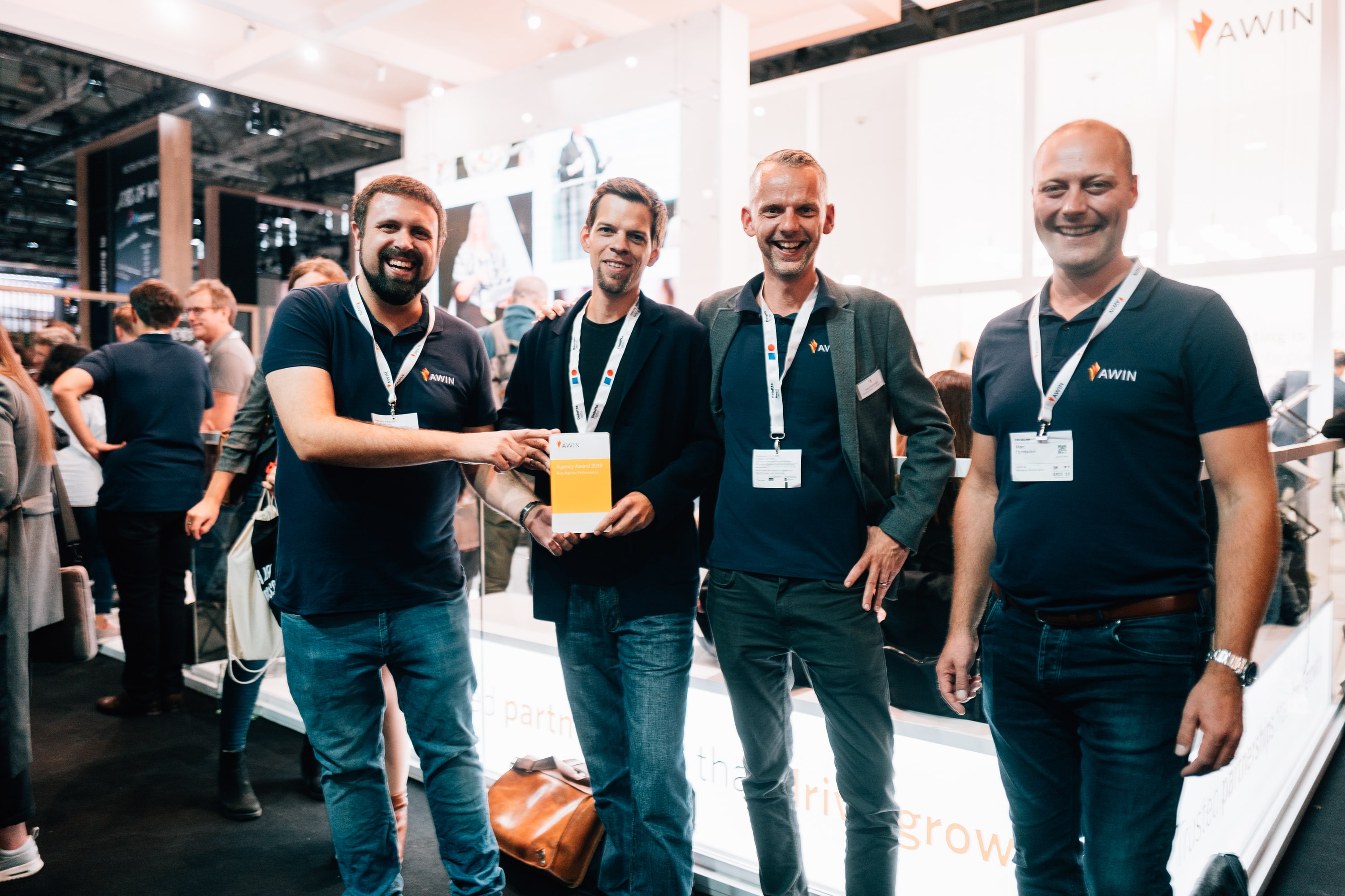 sunnysales nimmt den Awin Agency Award entgegen